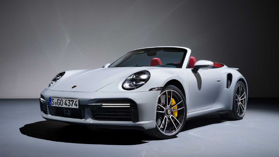 Η 911 Turbo S κουπέ στη Γερμανία κοστίζει 216.396 ευρώ , ενώ η κάμπριο έκδοση σε 229.962 ευρώ.  